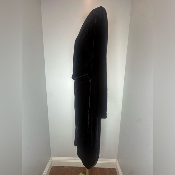 Theory
Off-The-Shoulder Velvet Midi-Dress - Picture 6 of 13